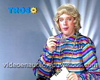 TROS - Andre Van Duin als Omroepster (1985) (6 sec).jpg
